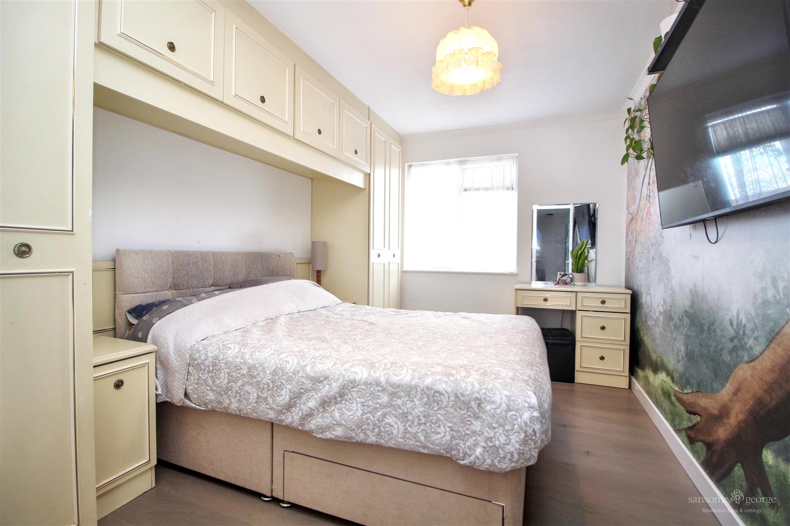 Cornwall Close, Tilehurst, Reading